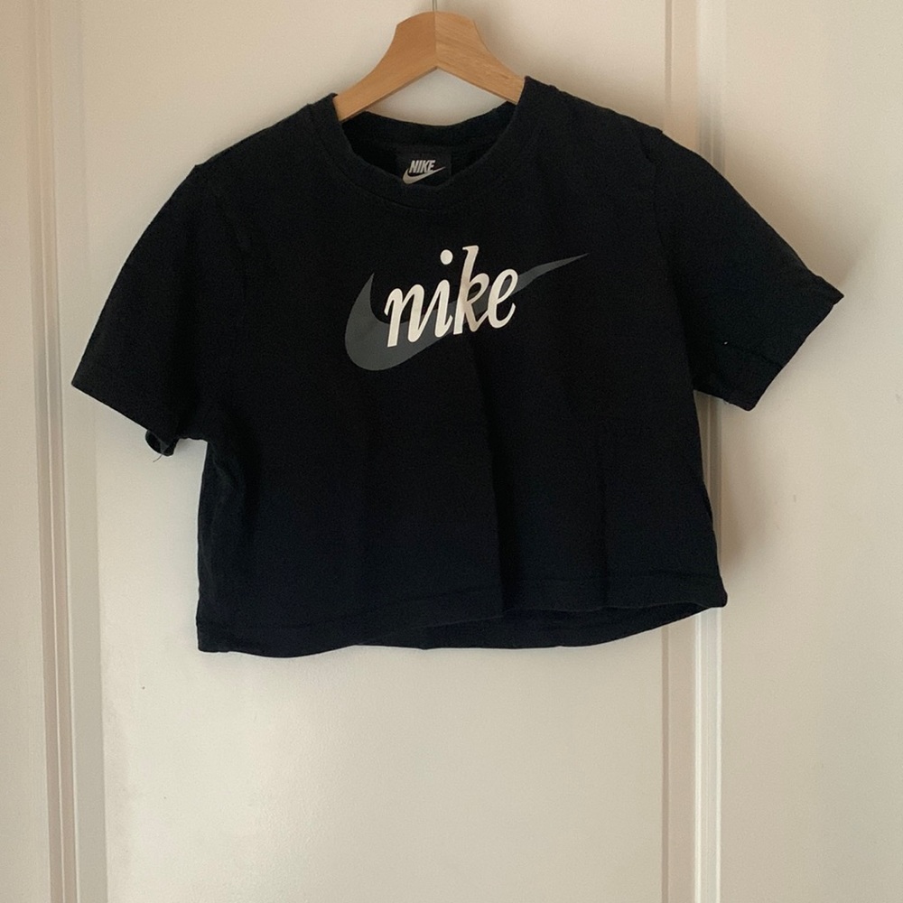 Cropped Nike Shirt